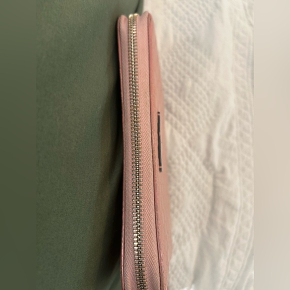 Pink Gucci Microguccissima GG Leather Wallet - Picture 5 of 11